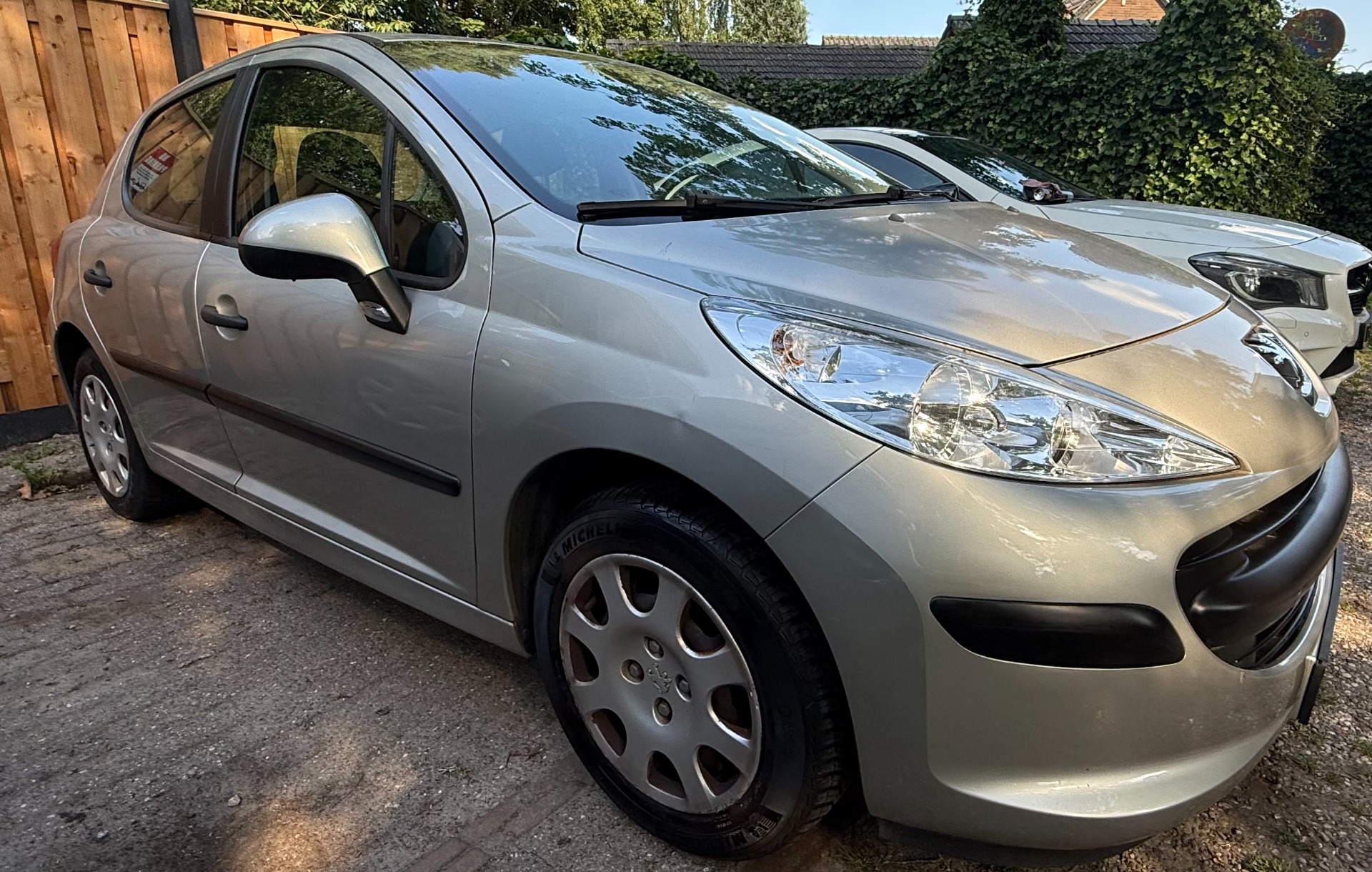 peugeot 207 1.4 16v Benzine